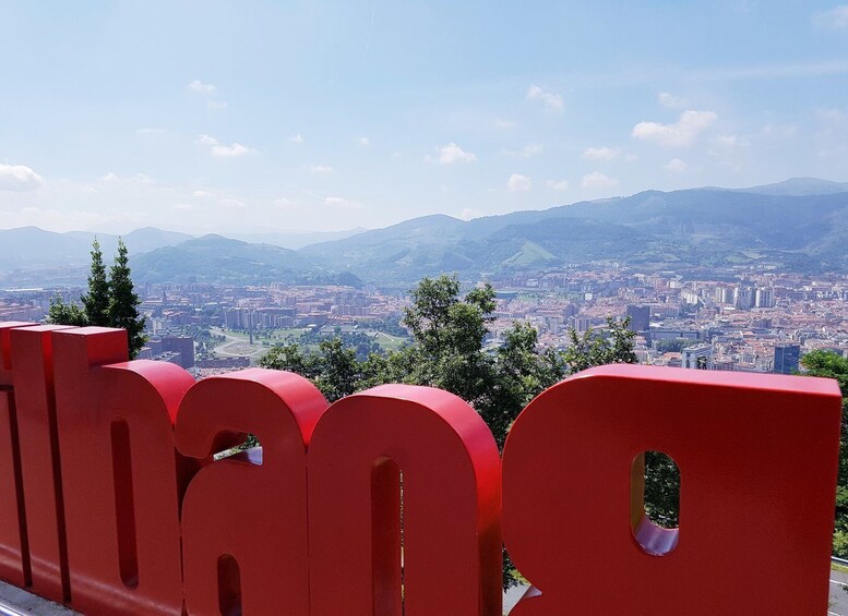 Picture 1 for Activity Bilbao Walking Tour and cable car in spanish