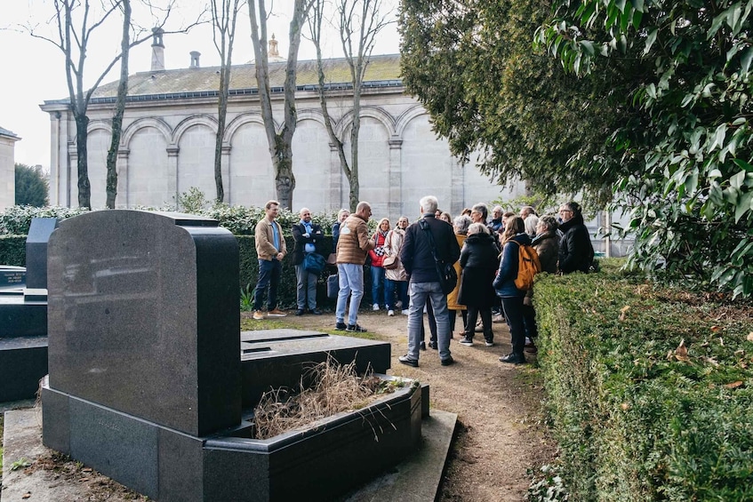 Picture 7 for Activity Paris: Pere Lachaise Cemetery Guided Tour