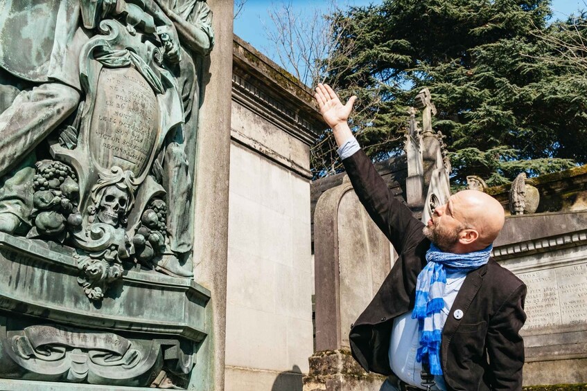 Paris: Pere Lachaise Cemetery Guided Tour