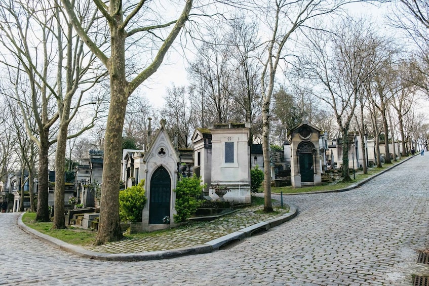 Picture 1 for Activity Paris: Pere Lachaise Cemetery Guided Tour