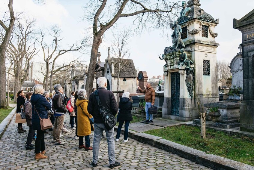 Picture 4 for Activity Paris: Pere Lachaise Cemetery Guided Tour