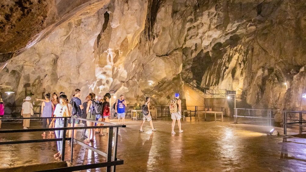 正在顯示第 2 張相片,共 10 張。 Full-Day Ha Long Bay Boat Excursion from Hanoi