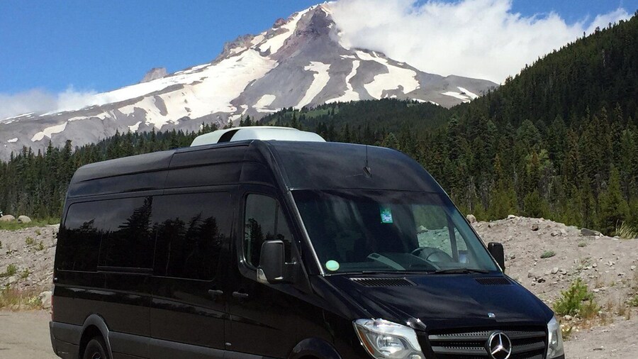 Portland: Mount Hood Wine and Waterfalls Full-Day Tour