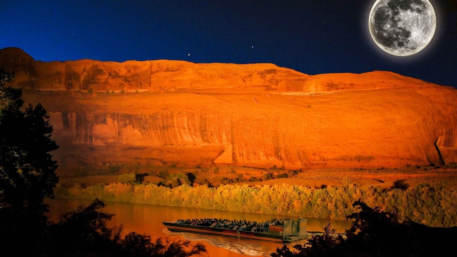 Moab: Colorado River Dinner Cruise with Music and Light Show