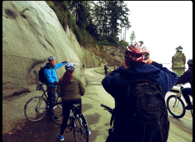 Picture 7 for Activity Stanley Park & Downtown - Vancouver Bike Tours