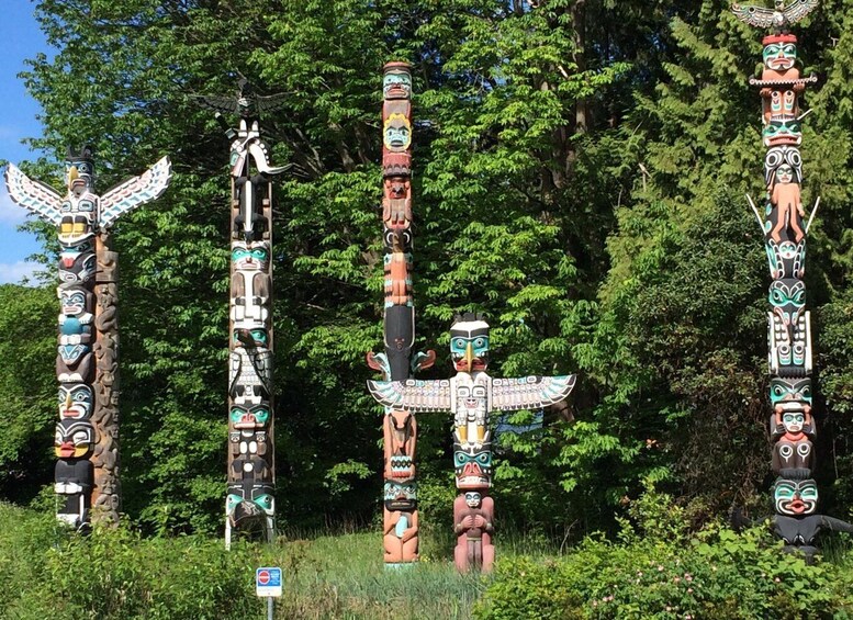 Picture 3 for Activity Stanley Park & Downtown Vancouver Morning Bike Tour