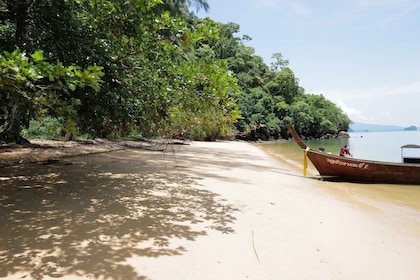 Krabi: Kajakpaddling i havsgrottor med Lae Nai-lagunen och lunch