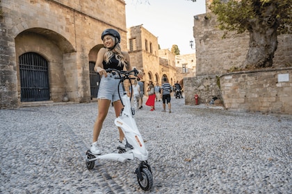 Rodi: Tour della città e della città medievale in Trikke