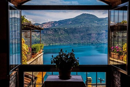 Castel Gandolfo: entrada al palacio papal y al jardín secreto