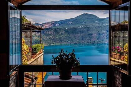 Castel Gandolfo: entrada al palacio papal y al jardín secreto