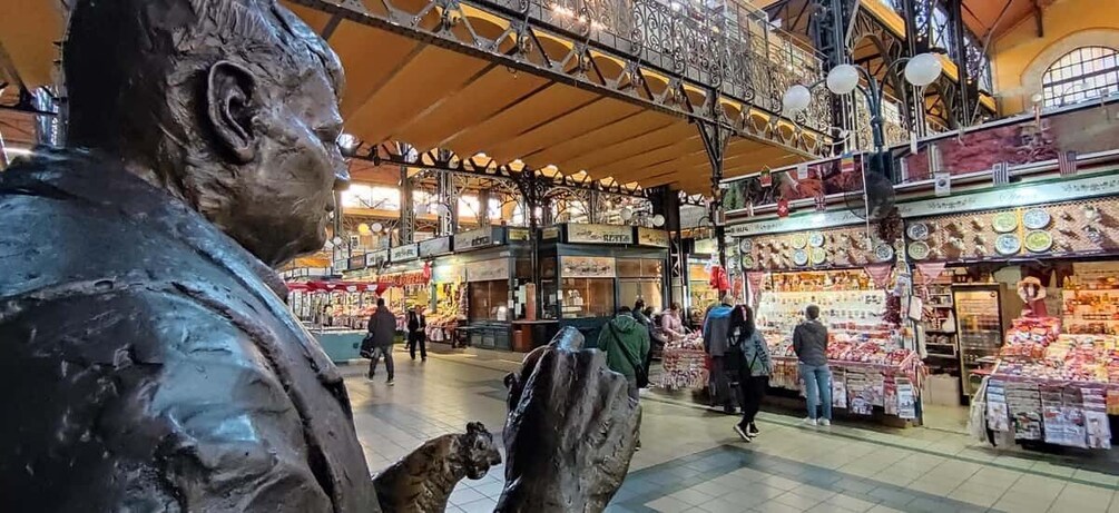 Budapest: Hungarian Cuisine in the Market Hall (german)