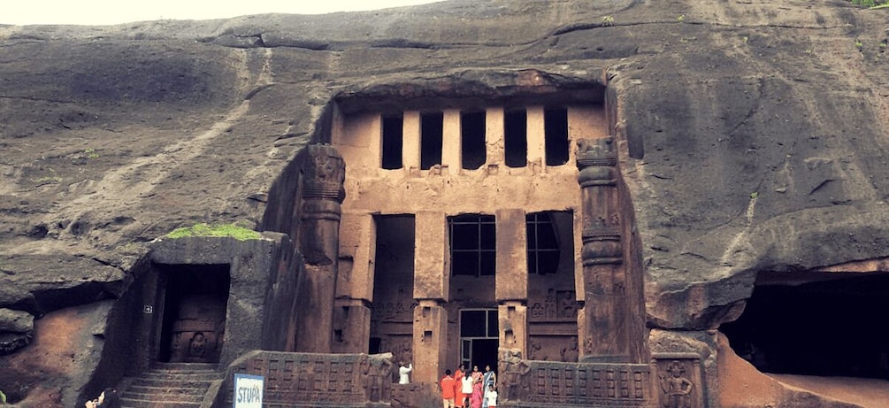 From Mumbai: Sanjay Gandhi Park Safari & Kanheri Caves Tour