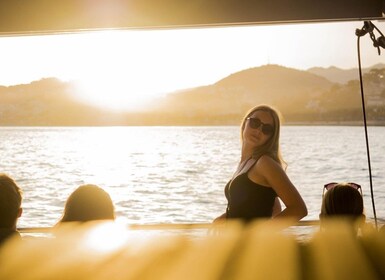 Málaga: paseo en catamarán con opción al atardecer