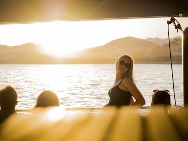 Málaga: paseo en catamarán con opción al atardecer