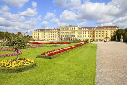 Wenen: Schönbrunn Paleis & Tuinen Skip-the-Line Tour