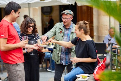 Bilbao: Pintxos och vinprovningstur med lokal guide