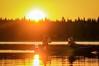 Rovaniemi: Kanufahren unter der Mitternachtssonne