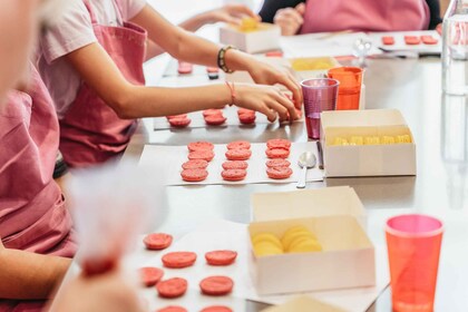 París: Clase de cocina de macarons con la chef de pastelería Noémie