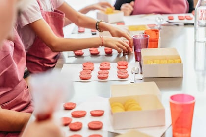 París: clase de cocina de macarons con la chef de pastelería Noémie