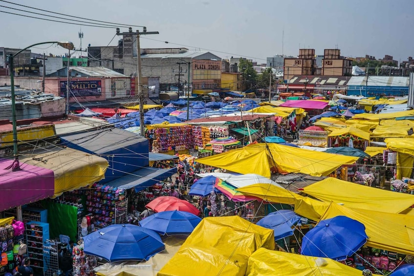 Mexico City: Market and Beyond Walking Tour with Tastings