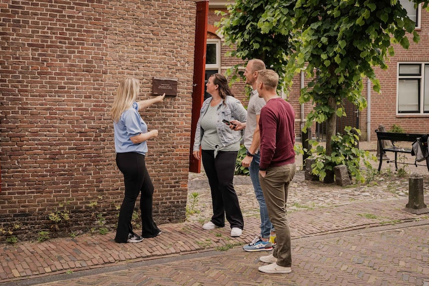 Picture 6 for Activity Volendam: Escape Tour - Self-Guided Citygame