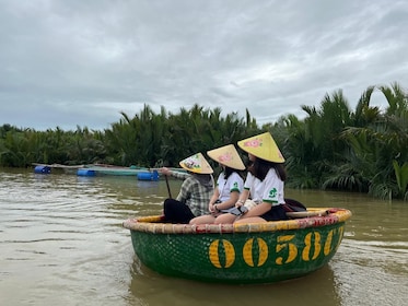 ทัวร์ปั่นจักรยานชมชนบทฮอยอัน ล่องเรือตะกร้า และเรียนทำอาหาร