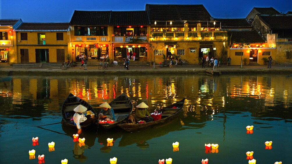 Small-Group Enjoy Mysterious Hoi An Ancient Town-Night Tour