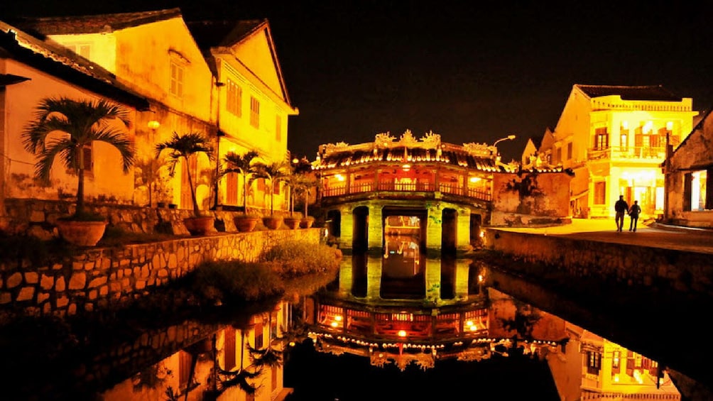 Small-Group Enjoy Mysterious Hoi An Ancient Town-Night Tour