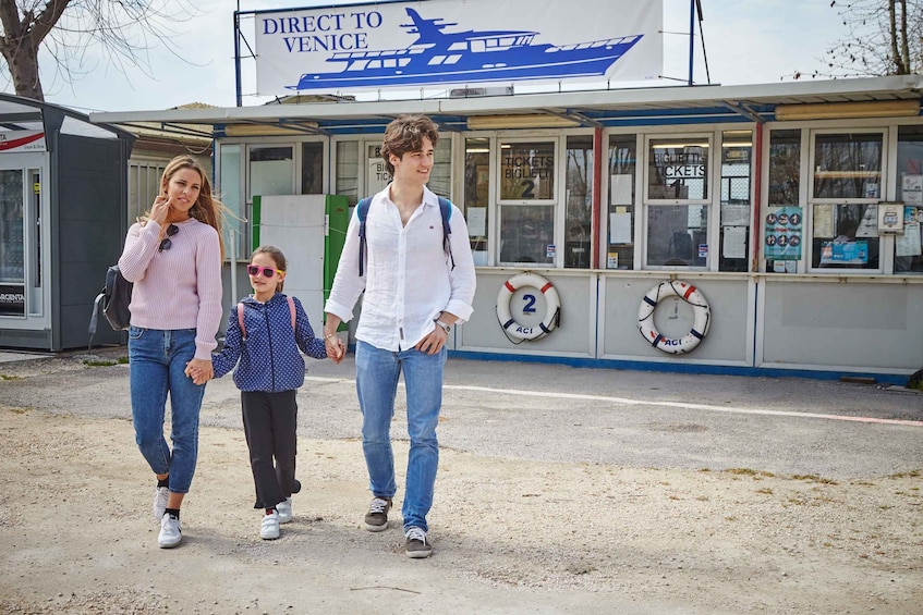 Picture 2 for Activity Punta Sabbioni: Round-trip Boat to Venice with Free Parking