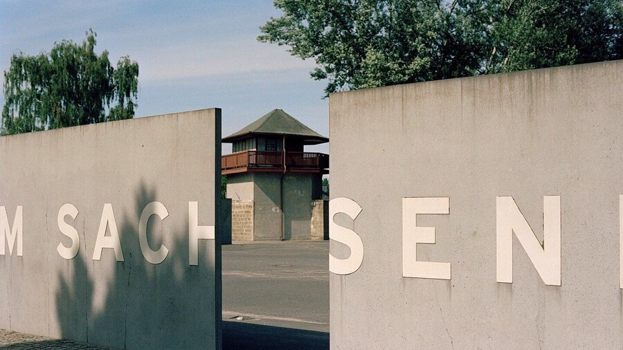 Sachsenhausen Memorial: Walking Tour from Berlin