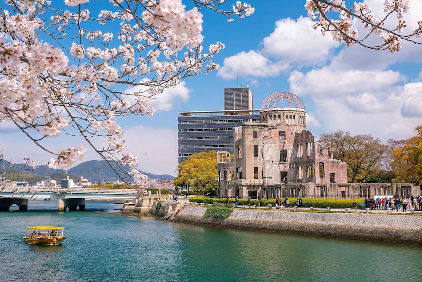 From Osaka or Kyoto: Hiroshima and Miyajima Train & Bus Tour