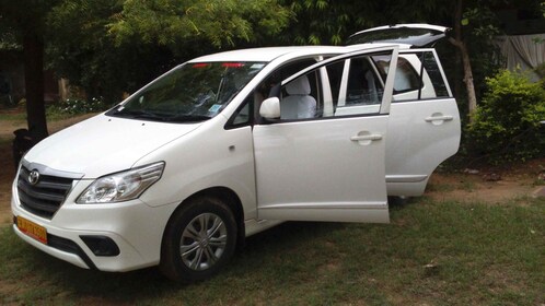 เดลี: บริการรถเช่าส่วนตัวพร้อมพนักงานขับรถมืออาชีพ