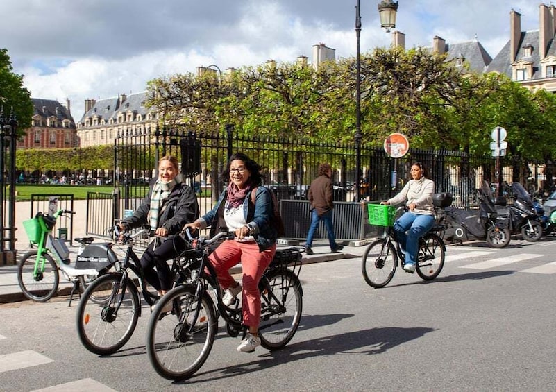 Paris: E-bike tour - Monumental and Hidden Paris