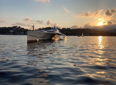 Joli : Coucher de soleil privé excursion sur un bateau à énergie solaire