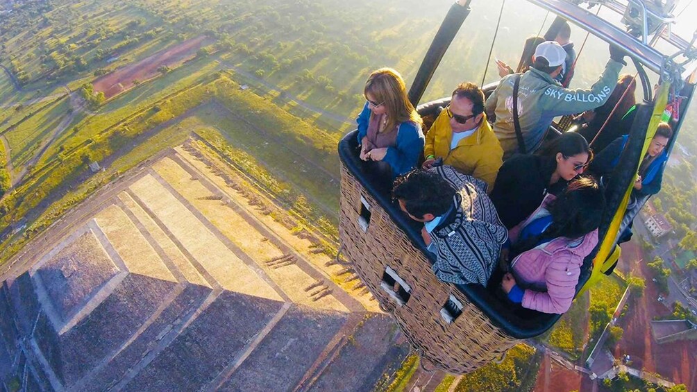 Picture 24 for Activity Teotihuacan: Hot Air Balloon Flight