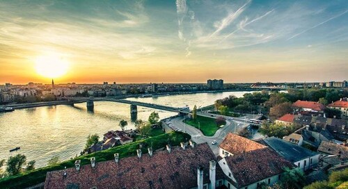 Vanuit Belgrado: Rondleiding door Novi Sad en Karlovci Sremski