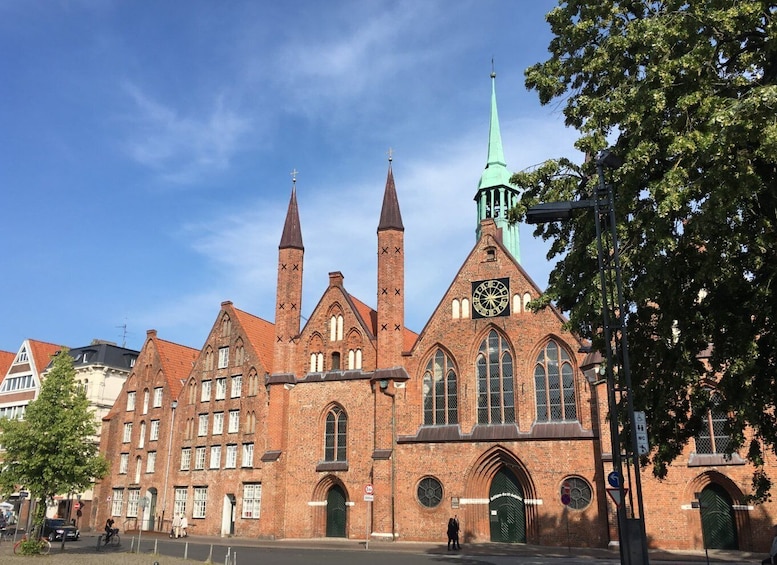 Lübeck: Backyards and Town Houses Private Guided Tour