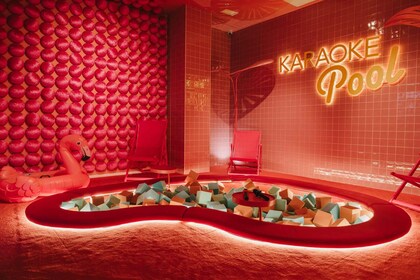 Maspalomas: Holiday World Themed Karaoke Room Rental