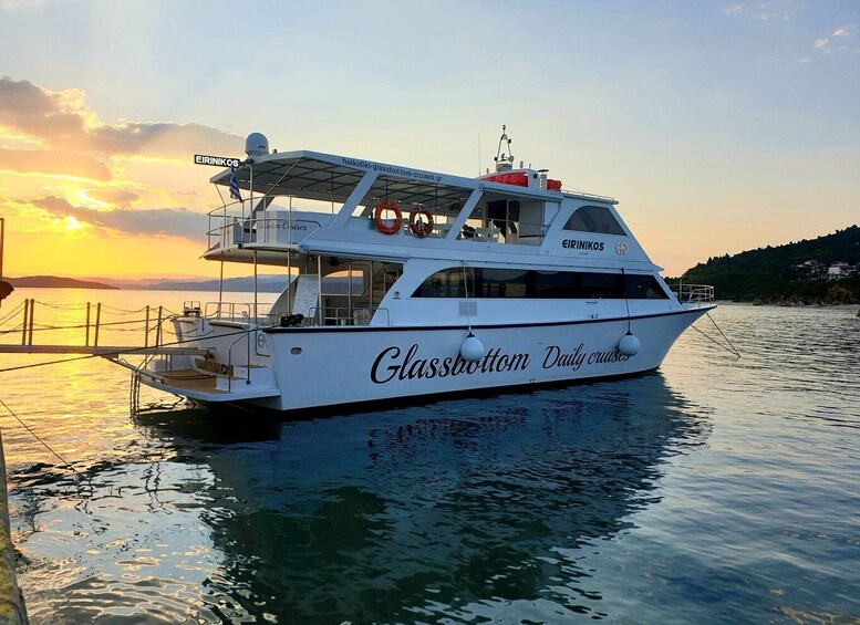 Picture 2 for Activity From Ouranoupoli: Back to the '80s. VIP Sunset Cruise