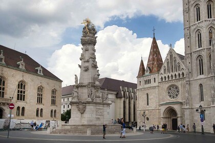 Budapest: visita a peu al castell de Buda en alemany