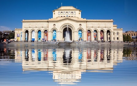 Eriwan: Private Stadtrundfahrt mit Workshop im Teppichmuseum