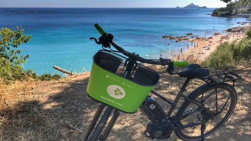 Boucle de visite autoguidée e-bike Ajaccio le long des eaux turquoises