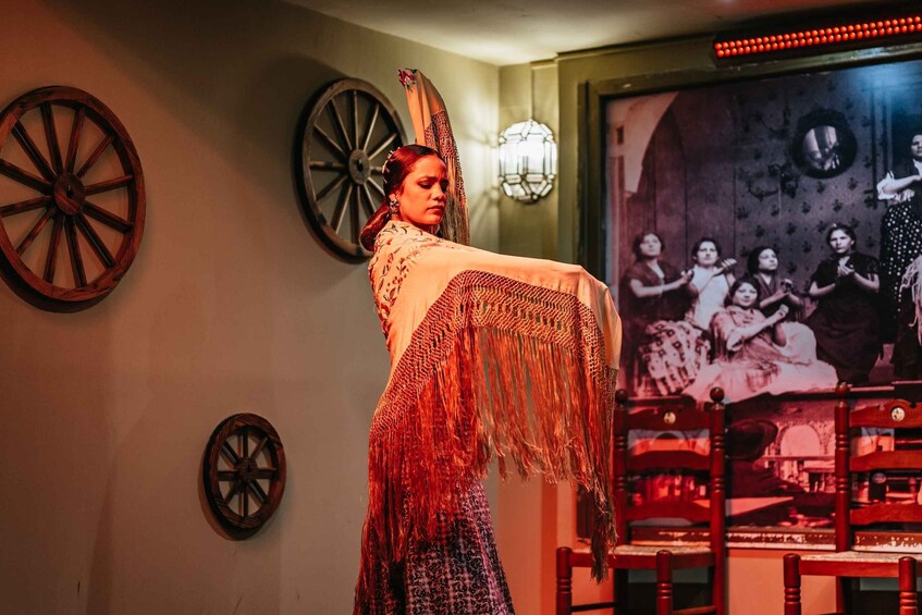 Seville: Flamenco Show with Andalusian Dinner at La Cantaora