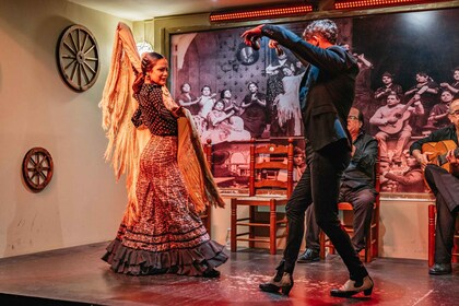 Sevilla: Espectáculo Flamenco con Cena Andaluza en La Cantaora