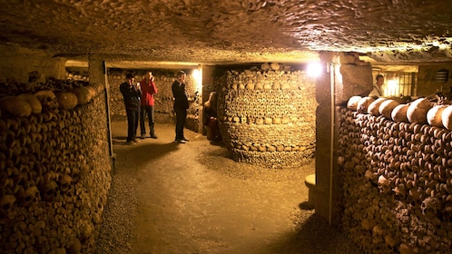 Rondleiding en speciale toegang zonder wachtrij tot de catacomben van Parij...
