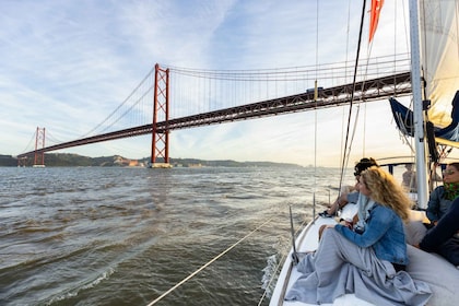 Lisboa: Paseo en velero por el río Tajo