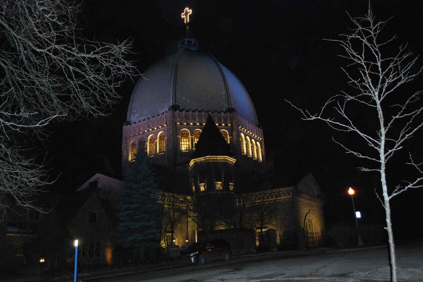 Picture 2 for Activity Montreal: Small Group Evening City Tour