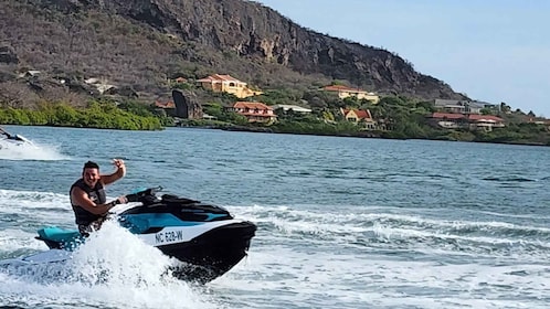 库拉索岛：摩托艇和浮潜 1.5 小时冒险