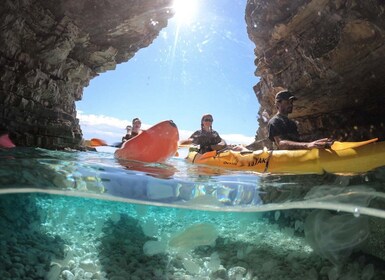 Premantura : Excursion en kayak dans les grottes marines