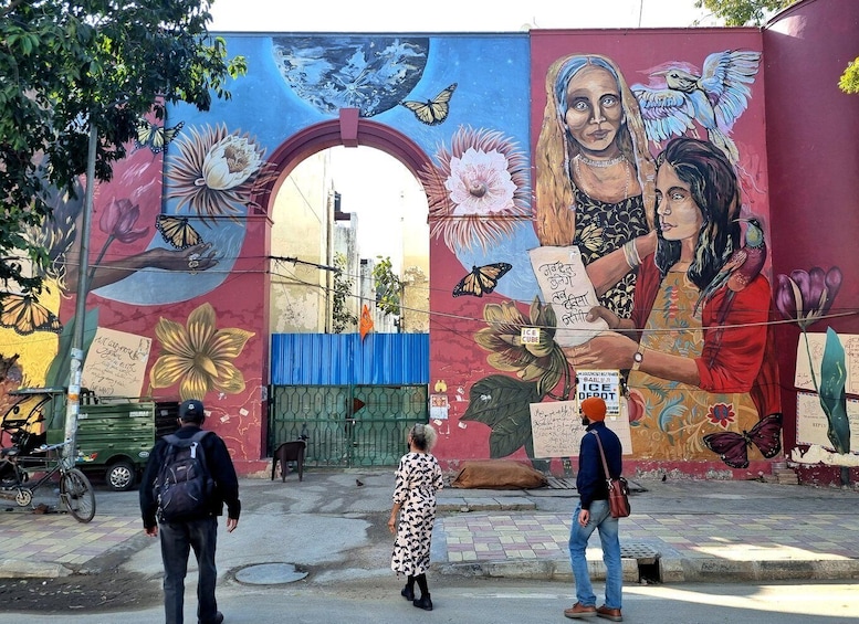 Delhi Street Art Tour: Explore the Murals & Visit a Stepwell